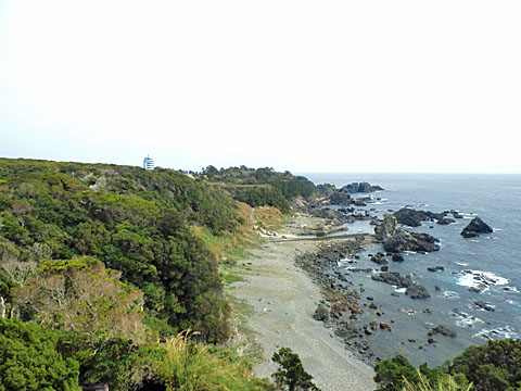 潮岬灯台から望む本州最南端