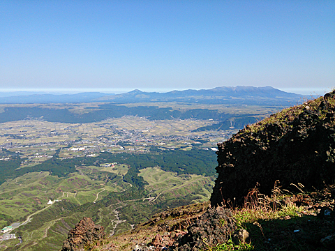 仙酔尾根から九重連山