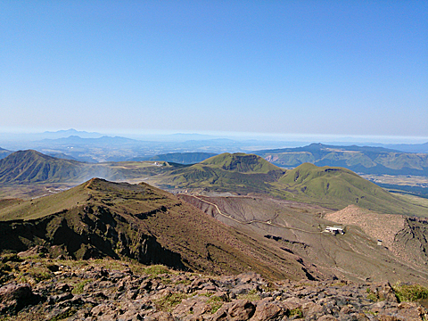 高岳から中岳 奥に左から烏帽子岳・杵島岳・往生岳