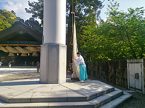 日の丸掲揚準備