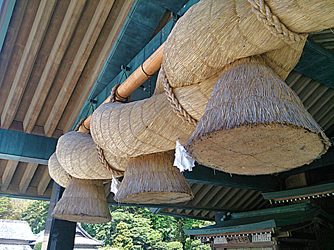 神楽殿の大注連縄