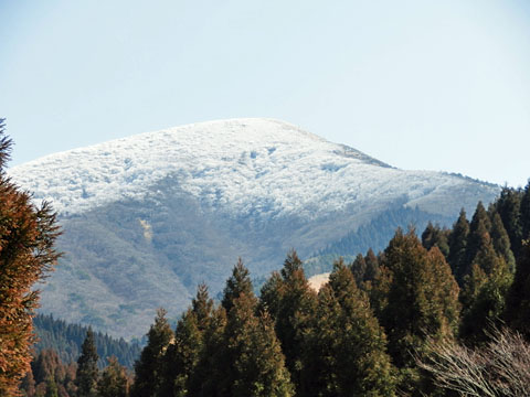 雪化粧の湧蓋山
