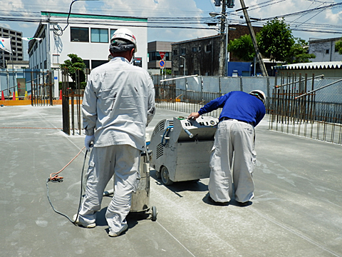 カッター入れ