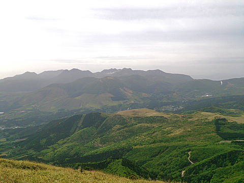 湧蓋山から九重連山